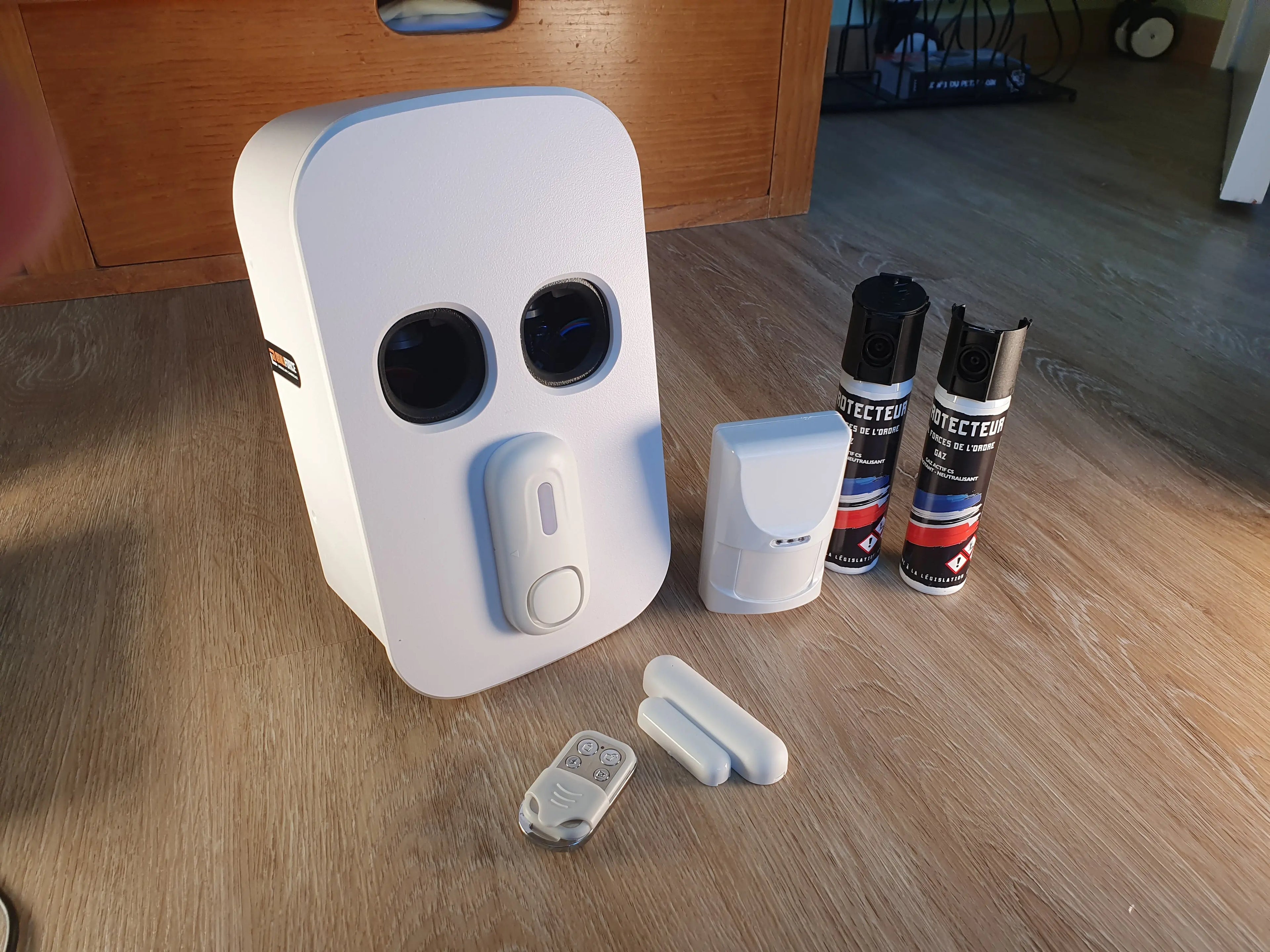 Alarme avec diffuseur de gaz lacrymogène CS - sirène 105 Db 100% autonome QGAZ 450 Qualiforce modèle original - centrale seule Qualiforce